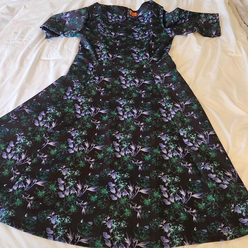 Beautiful Floral Fit and Flare Midi Dress - Picture 7 of 9